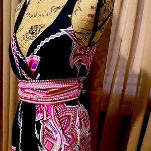 Pretty V neck dress with pockets!